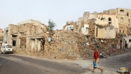 جانب من أثار الحرب في اليمن- رويترز