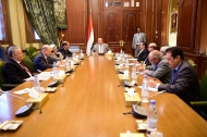 هادي: المبادرة الخليجية ومخرجات الحوار الوطني والقرارات الدولية هي المرجعيات الكفيلة بتأسيس السلام