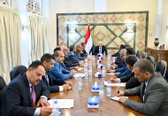 العليمي  يناقش مع قيادات الاحزاب السياسية مستجدات الأوضاع والتحديات الماثلة