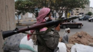الصورة لمقاتل من المقاومة الشعبية في تعز