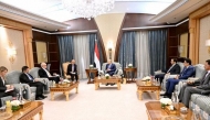 العليمي يبحث مع المبعوث الأمريكي إلى اليمن جهود تجديد الهدنة وفرص إحياء السلام