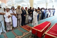 تشييع محافظ عدن ومرافقيه  إلى مثواهم الأخير بمدينة عدن