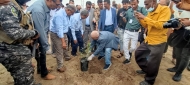 وزير المياه والبيئة يدشن حملة تنظيف وتشجير ساحل أبين