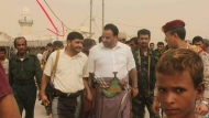 القيادي الحوثي منصور السعدي بجانب صالح الصماد قبل مقتله- صورة من الإنترنت