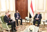 الرئيس هادي يؤكد تمسكه بخيار السلام المبني على المرجعيات المتفق عليها